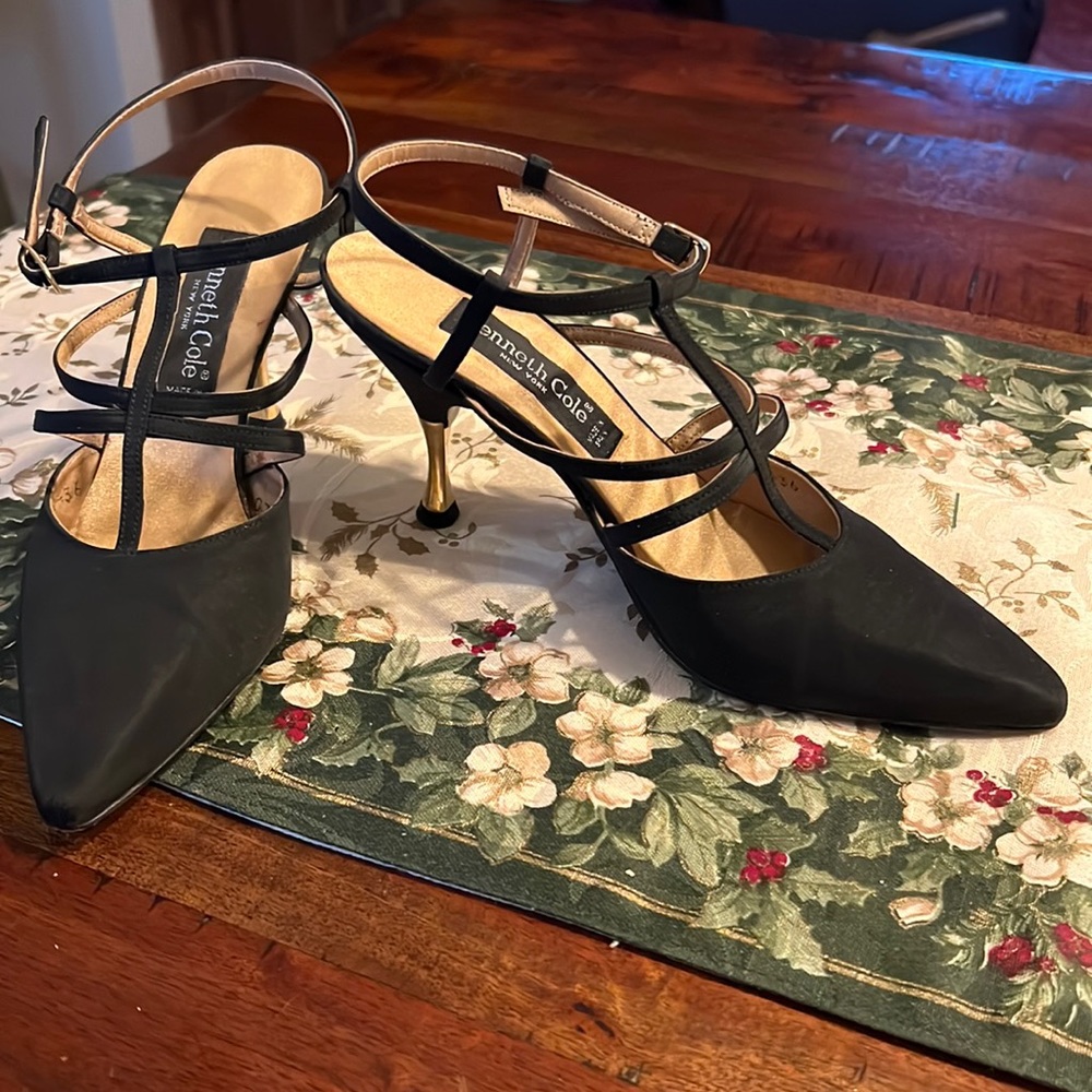 Kenneth Cole satin 3-1/2” heel. Size 7.